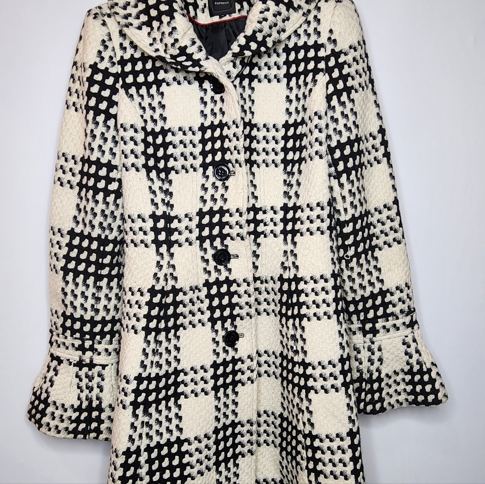 Express Womans Coat, Wool Blend Houndstooth, White/Black, Long, Winter, Size M
